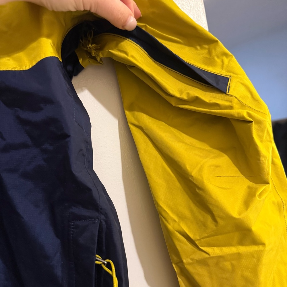 Patagonia Torrentshell Packable Blue and Yellow Rain Jacket - Picture 11 of 13
